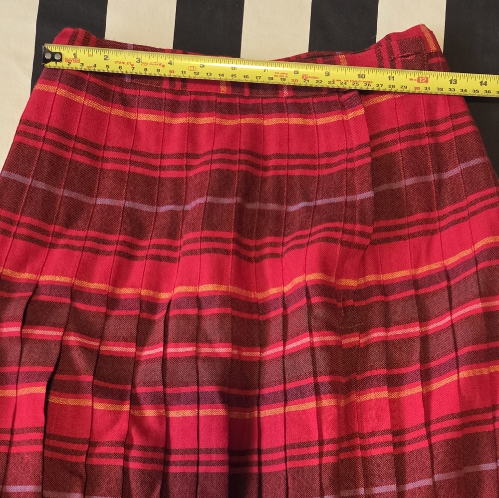Reversible 100% Pure Virgin Wool Pleated Skirt - Picture 4 of 5